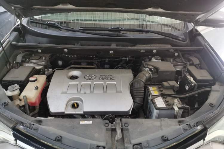 Used Toyota RAV4 2016 2.0L CVT Two-Wheel Drive Fashion Edition China V Standard Engine Bay