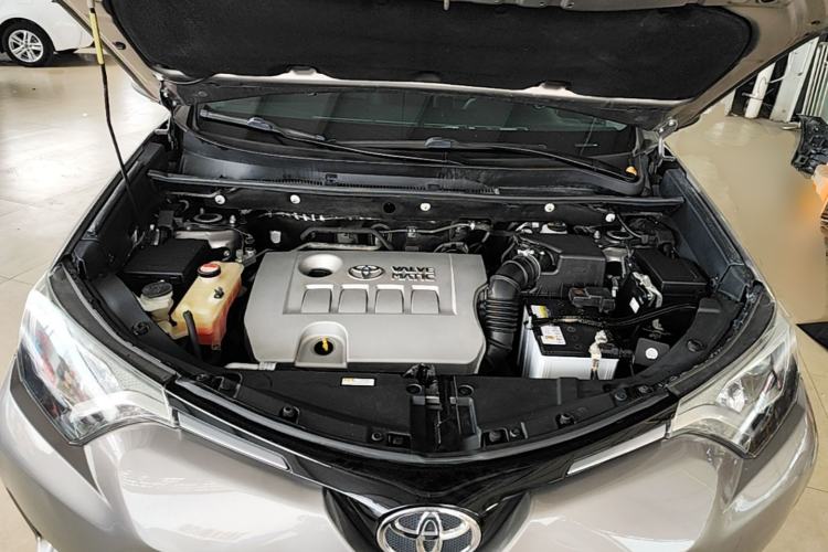 Used Toyota RAV4 2016 2.0L CVT Two-Wheel Drive Fashion Edition China V Standard Engine Bay