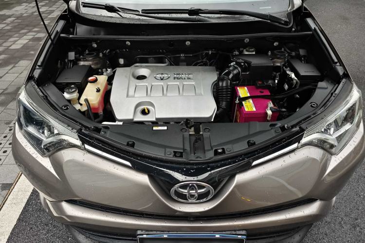 Used Toyota RAV4 2016 2.0L CVT Two-Wheel Drive Fashion Edition China V Standard Engine Bay