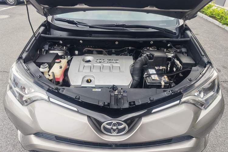 Used Toyota RAV4 2016 2.0L CVT Two-Wheel Drive Fashion Edition China V Standard Engine Bay