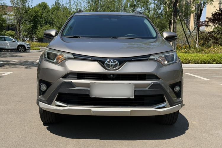 Used Toyota RAV4 2016 2.0L CVT Two-Wheel Drive Fashion Edition China V Standard Exterior 1