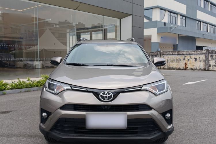 Used Toyota RAV4 2016 2.0L CVT Two-Wheel Drive Fashion Edition China V Standard Exterior 1