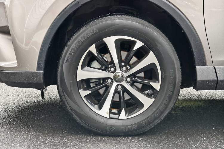 Used Toyota RAV4 2016 2.0L CVT Two-Wheel Drive Fashion Edition China V Standard Exterior 11