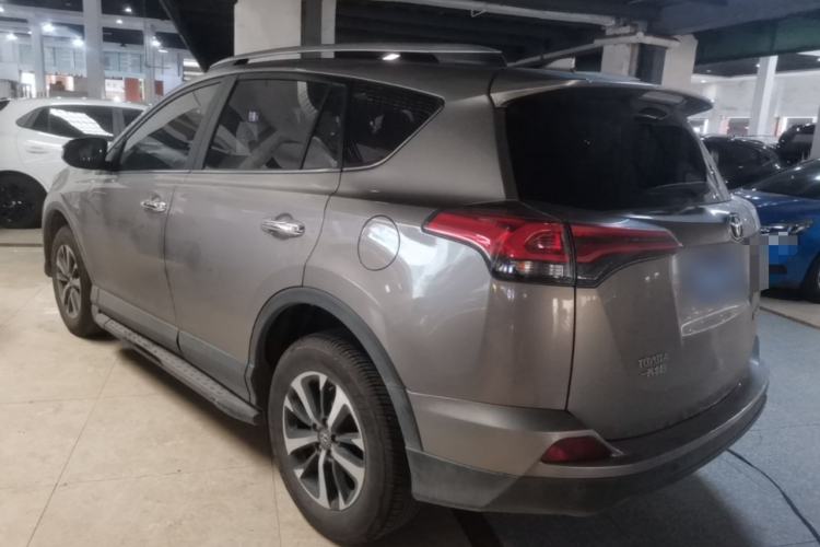 Used Toyota RAV4 2016 2.0L CVT Two-Wheel Drive Fashion Edition China V Standard Exterior 2