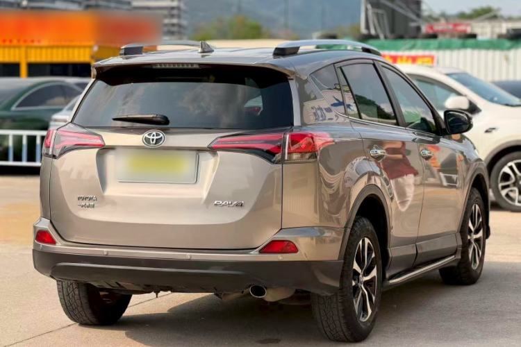 Used Toyota RAV4 2016 2.0L CVT Two-Wheel Drive Fashion Edition China V Standard Exterior 2