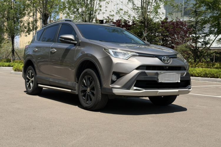 Used Toyota RAV4 2016 2.0L CVT Two-Wheel Drive Fashion Edition China V Standard Exterior 2