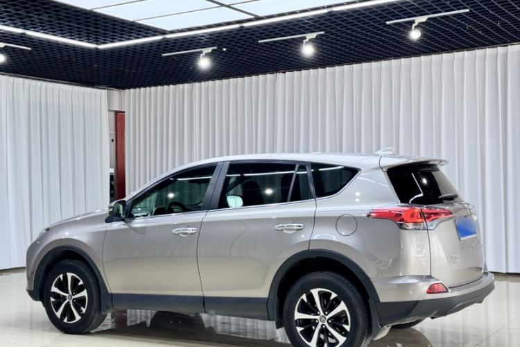 Used Toyota RAV4 2016 2.0L CVT Two-Wheel Drive Fashion Edition China V Standard Exterior 2