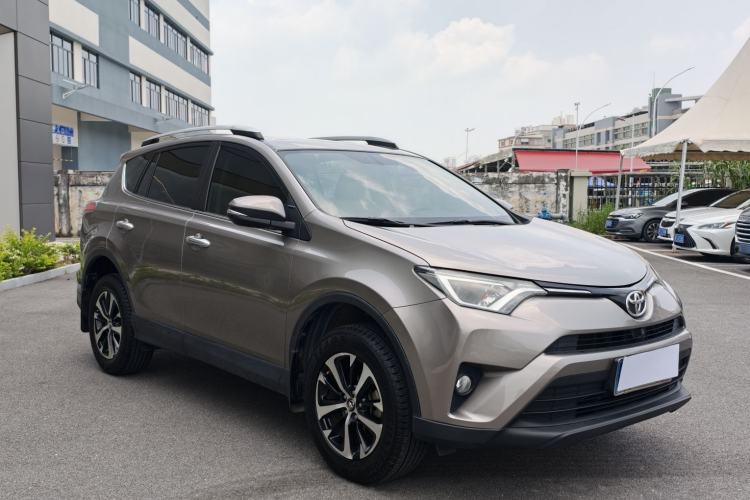 Used Toyota RAV4 2016 2.0L CVT Two-Wheel Drive Fashion Edition China V Standard Exterior 2