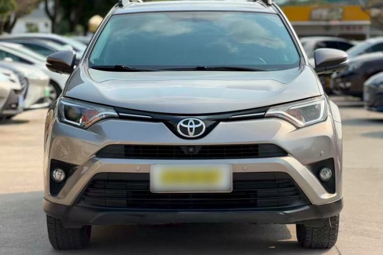 Used Toyota RAV4 2016 2.0L CVT Two-Wheel Drive Fashion Edition China V Standard Exterior 3