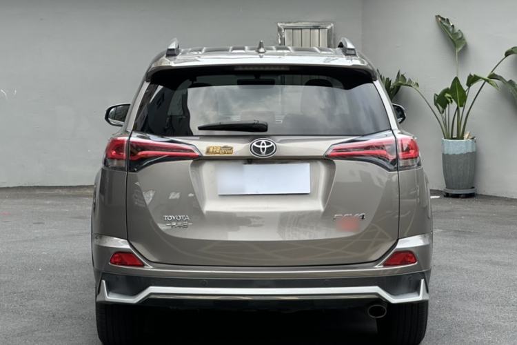 Used Toyota RAV4 2016 2.0L CVT Two-Wheel Drive Smart Edition China V Standard Exterior 3
