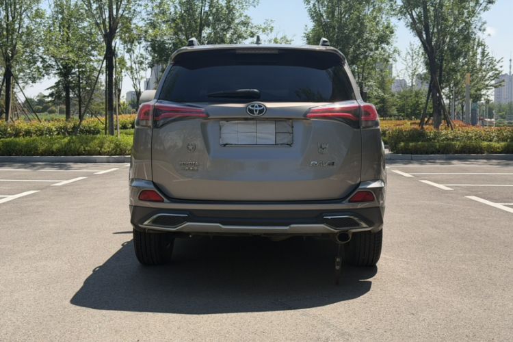 Used Toyota RAV4 2016 2.0L CVT Two-Wheel Drive Fashion Edition China V Standard Exterior 4