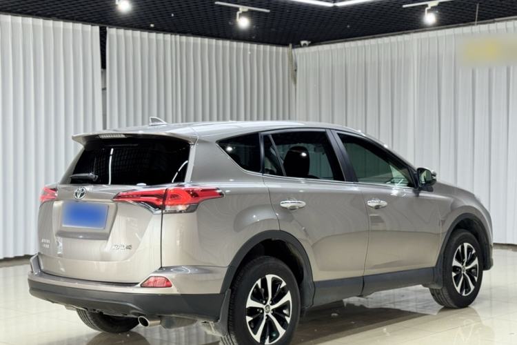 Used Toyota RAV4 2016 2.0L CVT Two-Wheel Drive Fashion Edition China V Standard Exterior 4