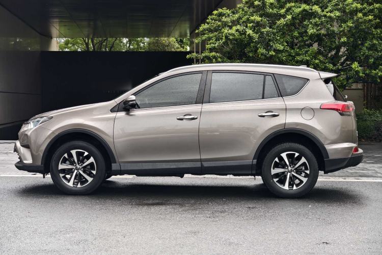 Used Toyota RAV4 2016 2.0L CVT Two-Wheel Drive Fashion Edition China V Standard Exterior 4