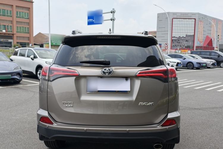 Used Toyota RAV4 2016 2.0L CVT Two-Wheel Drive Fashion Edition China V Standard Exterior 4