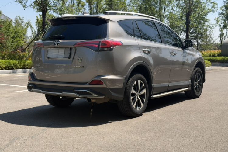 Used Toyota RAV4 2016 2.0L CVT Two-Wheel Drive Fashion Edition China V Standard Exterior 5