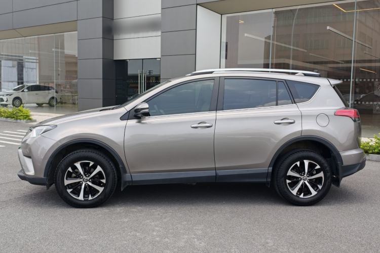 Used Toyota RAV4 2016 2.0L CVT Two-Wheel Drive Fashion Edition China V Standard Exterior 6
