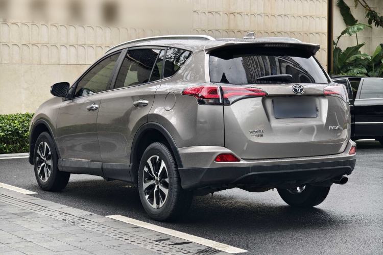 Used Toyota RAV4 2016 2.0L CVT Two-Wheel Drive Fashion Edition China V Standard Exterior 7