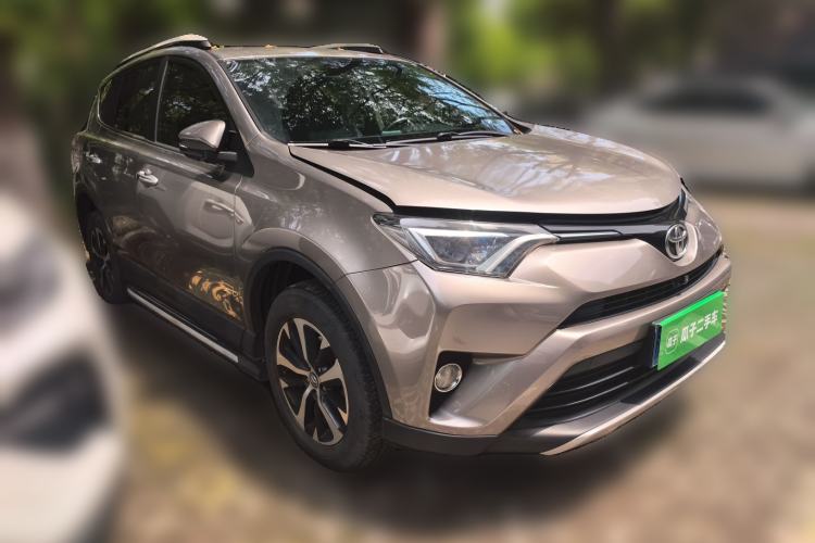 Used Toyota RAV4 2016 2.0L CVT Two-Wheel Drive Smart Edition China V Standard Front Right 45 Deg