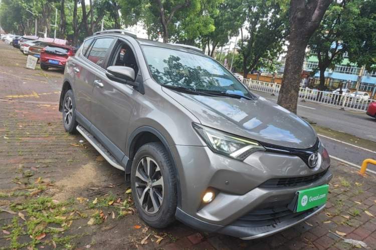 Used Toyota RAV4 2016 2.0L CVT Two-Wheel Drive Smart Edition China V Standard Front Right 45 Deg