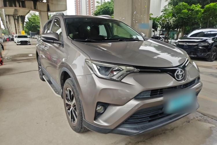 Used Toyota RAV4 2016 2.0L CVT Two-Wheel Drive Fashion Edition China V Standard Front Right 45 Deg