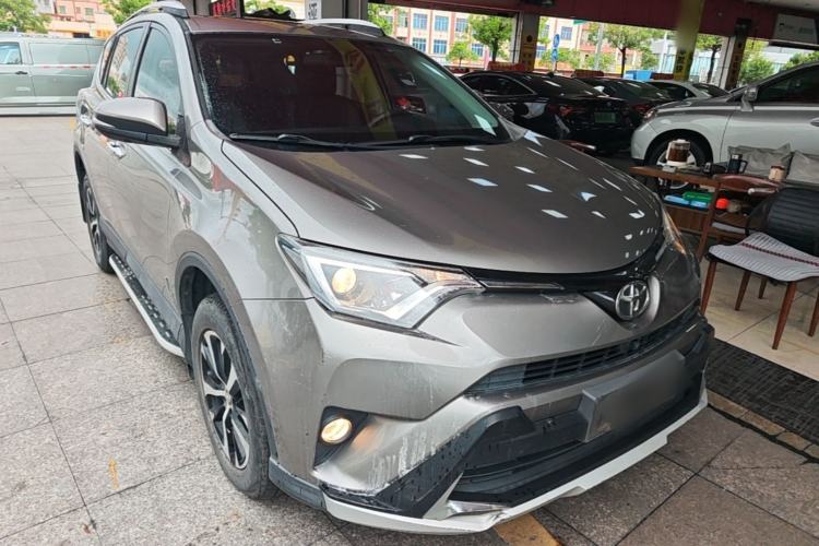 Used Toyota RAV4 2016 2.0L CVT Two-Wheel Drive Fashion Edition China V Standard Front Right 45 Deg
