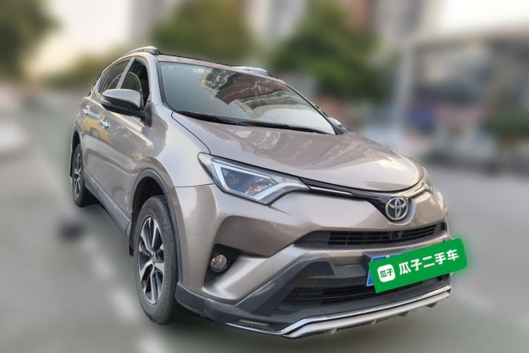 Used Toyota RAV4 2016 2.0L CVT Two-Wheel Drive Fashion Edition China V Standard Front Right 45 Deg
