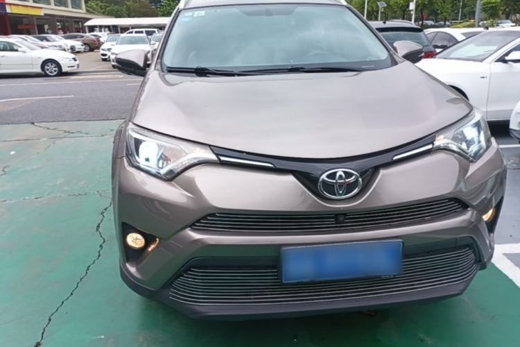Used Toyota RAV4 2016 2.0L CVT Two-Wheel Drive Fashion Edition China V Standard Front