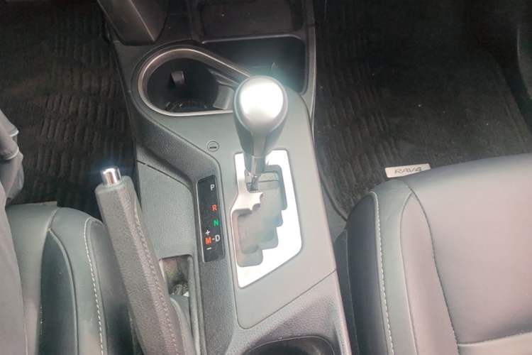 Used Toyota RAV4 2016 2.0L CVT Two-Wheel Drive Smart Edition China V Standard Gear Lever