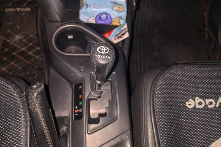 Used Toyota RAV4 2016 2.0L CVT Two-Wheel Drive Comfort Edition China V Standard Gear Lever