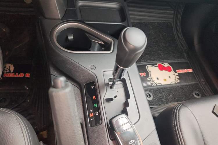 Used Toyota RAV4 2016 2.0L CVT Two-Wheel Drive Fashion Edition China V Standard Gear Lever
