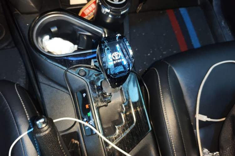 Used Toyota RAV4 2016 2.0L CVT Two-Wheel Drive Smart Edition China V Standard Gear Lever