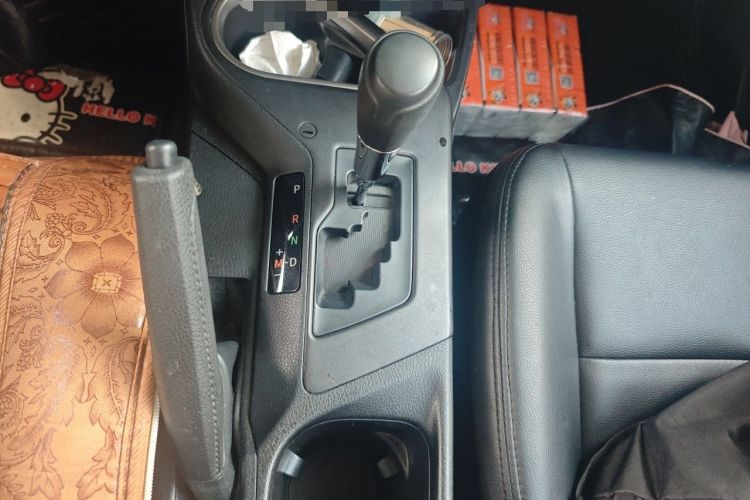 Used Toyota RAV4 2016 2.0L CVT Two-Wheel Drive Fashion Edition China V Standard Gear Lever