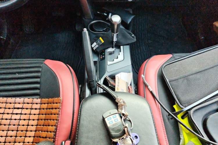 Used Toyota RAV4 2016 2.0L CVT Two-Wheel Drive Smart Edition China V Standard Gear Lever