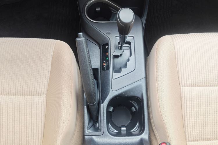 Used Toyota RAV4 2016 2.0L CVT Two-Wheel Drive Fashion Edition China V Standard Gear Lever