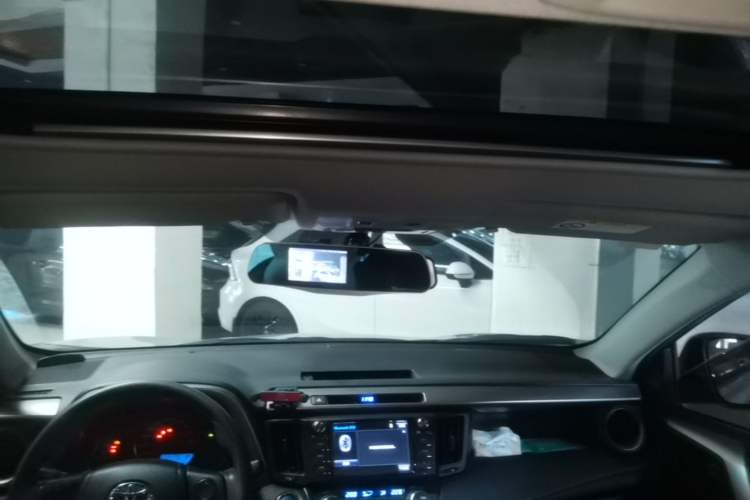 Used Toyota RAV4 2016 2.0L CVT Two-Wheel Drive Fashion Edition China V Standard Headliner