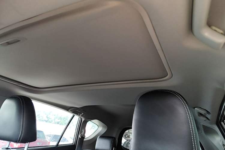 Used Toyota RAV4 2016 2.0L CVT Two-Wheel Drive Fashion Edition China V Standard Headliner