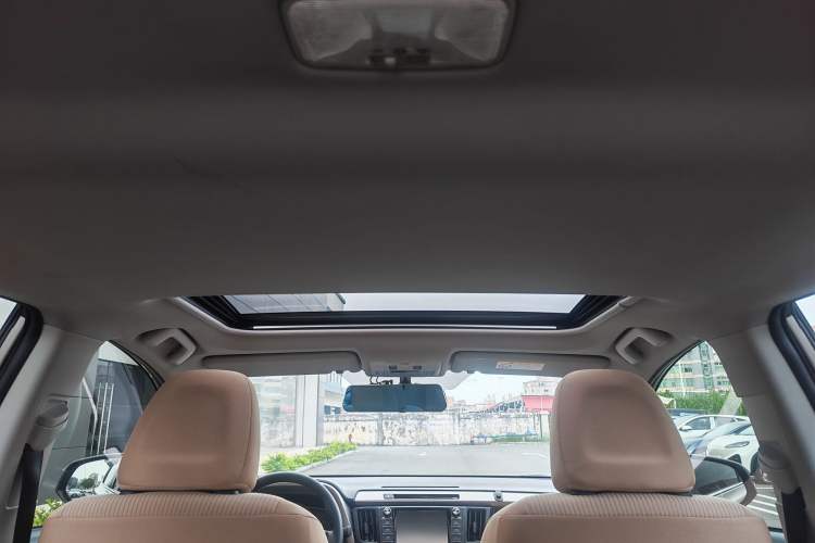Used Toyota RAV4 2016 2.0L CVT Two-Wheel Drive Fashion Edition China V Standard Headliner