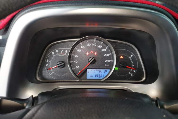 Used Toyota RAV4 2016 2.0L CVT Two-Wheel Drive Fashion Edition China V Standard Instrument Cluster