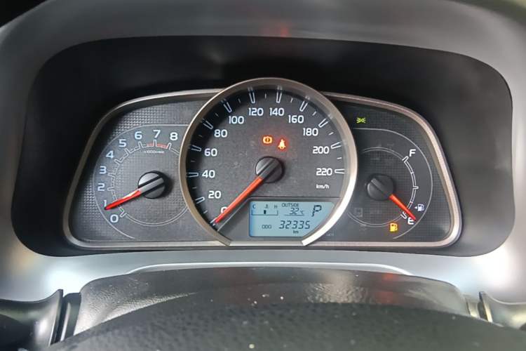 Used Toyota RAV4 2016 2.0L CVT Two-Wheel Drive Fashion Edition China V Standard Instrument Cluster
