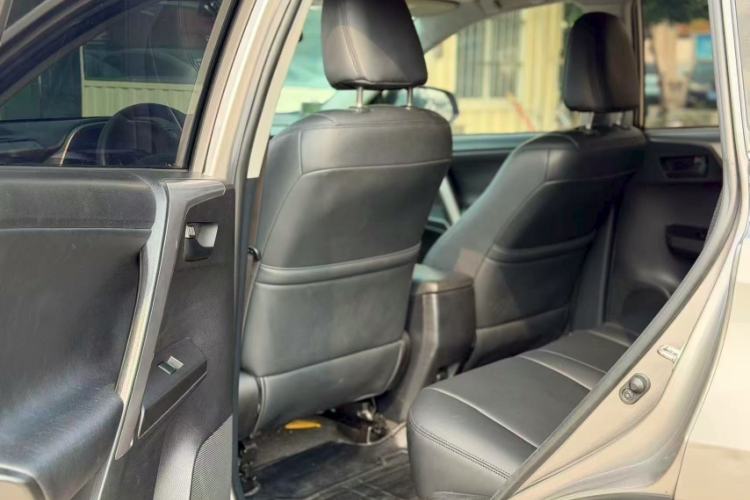 Used Toyota RAV4 2016 2.0L CVT Two-Wheel Drive Fashion Edition China V Standard Interior 1