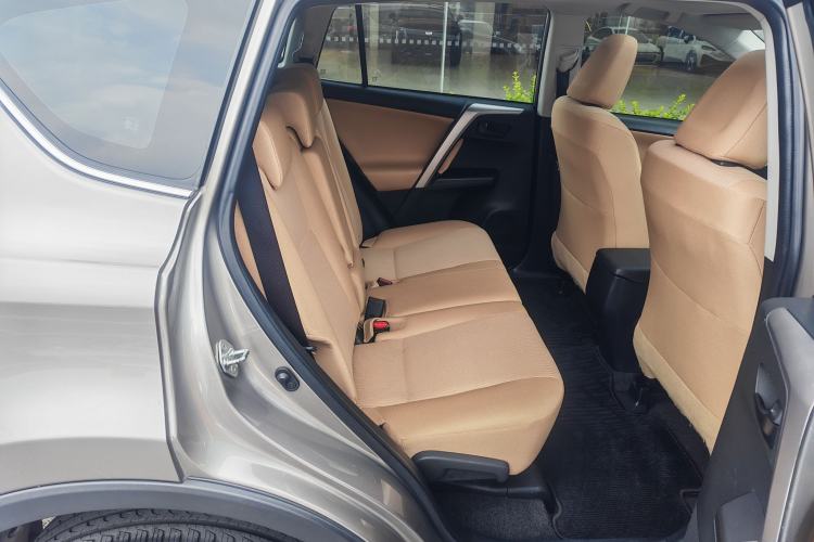 Used Toyota RAV4 2016 2.0L CVT Two-Wheel Drive Fashion Edition China V Standard Interior 1