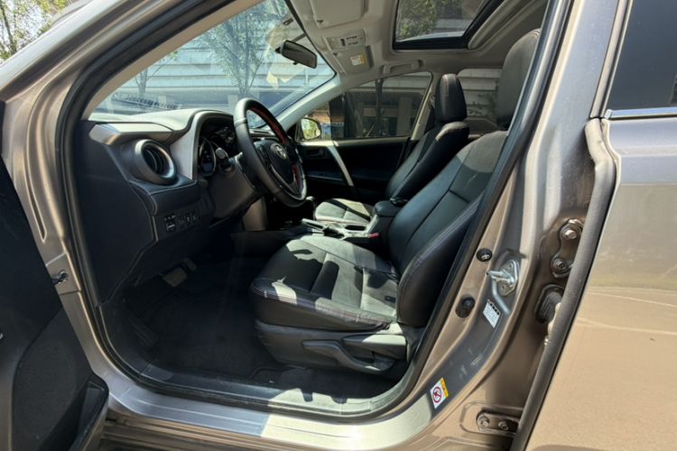 Used Toyota RAV4 2016 2.0L CVT Two-Wheel Drive Fashion Edition China V Standard Interior 10