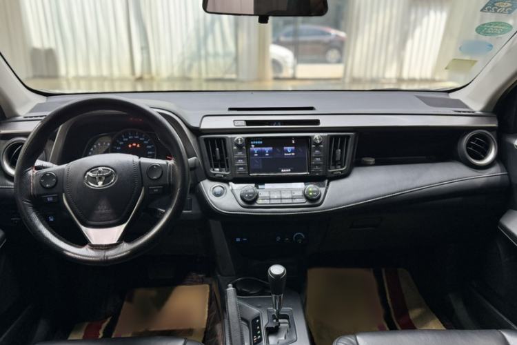 Used Toyota RAV4 2016 2.0L CVT Two-Wheel Drive Fashion Edition China V Standard Interior 2
