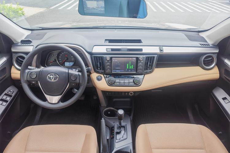 Used Toyota RAV4 2016 2.0L CVT Two-Wheel Drive Fashion Edition China V Standard Interior 2