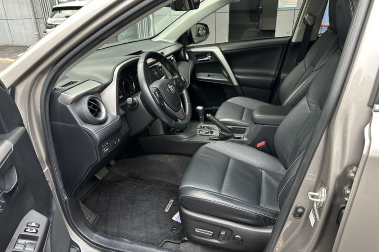 Used Toyota RAV4 2016 2.0L CVT Two-Wheel Drive Smart Edition China V Standard Interior 3