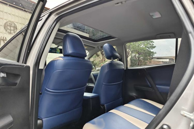 Used Toyota RAV4 2016 2.0L CVT Two-Wheel Drive Fashion Edition China V Standard Interior 4