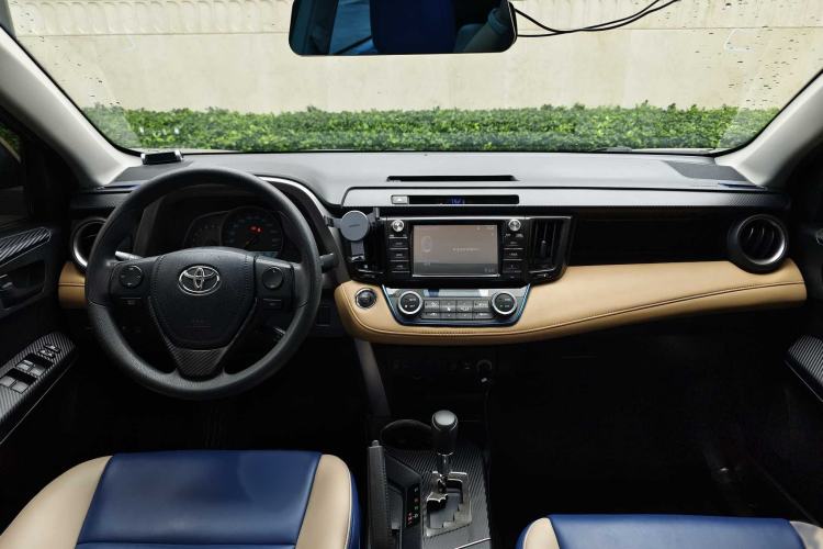 Used Toyota RAV4 2016 2.0L CVT Two-Wheel Drive Fashion Edition China V Standard Interior 5