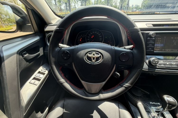Used Toyota RAV4 2016 2.0L CVT Two-Wheel Drive Fashion Edition China V Standard Interior 7