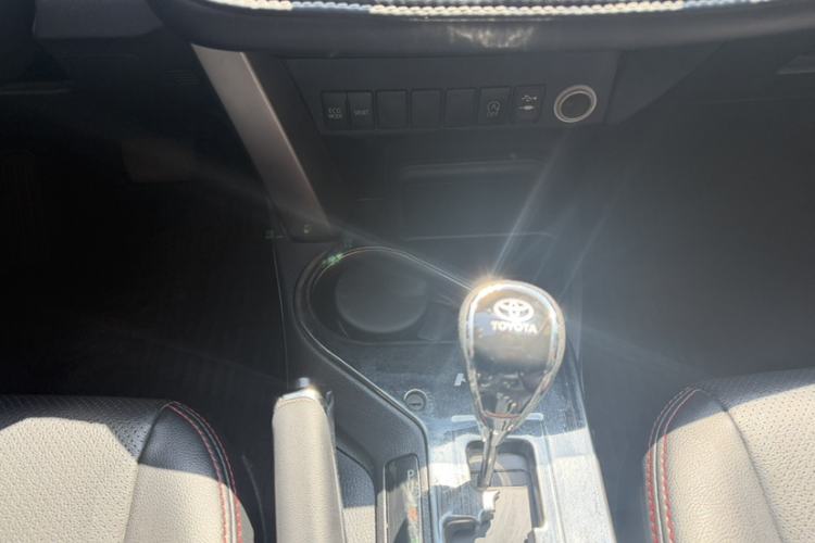 Used Toyota RAV4 2016 2.0L CVT Two-Wheel Drive Fashion Edition China V Standard Interior 8
