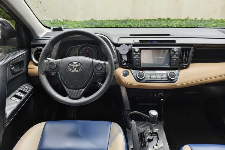 Used Toyota RAV4 2016 2.0L CVT Two-Wheel Drive Fashion Edition China V Standard Interior 8